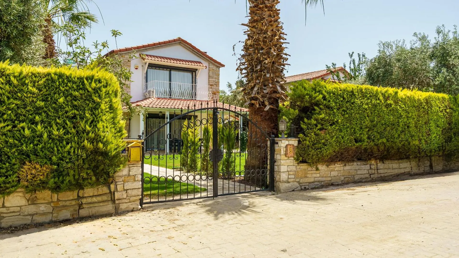 Stone Villa Near Long Beach & Kusadasi Shopping Mall